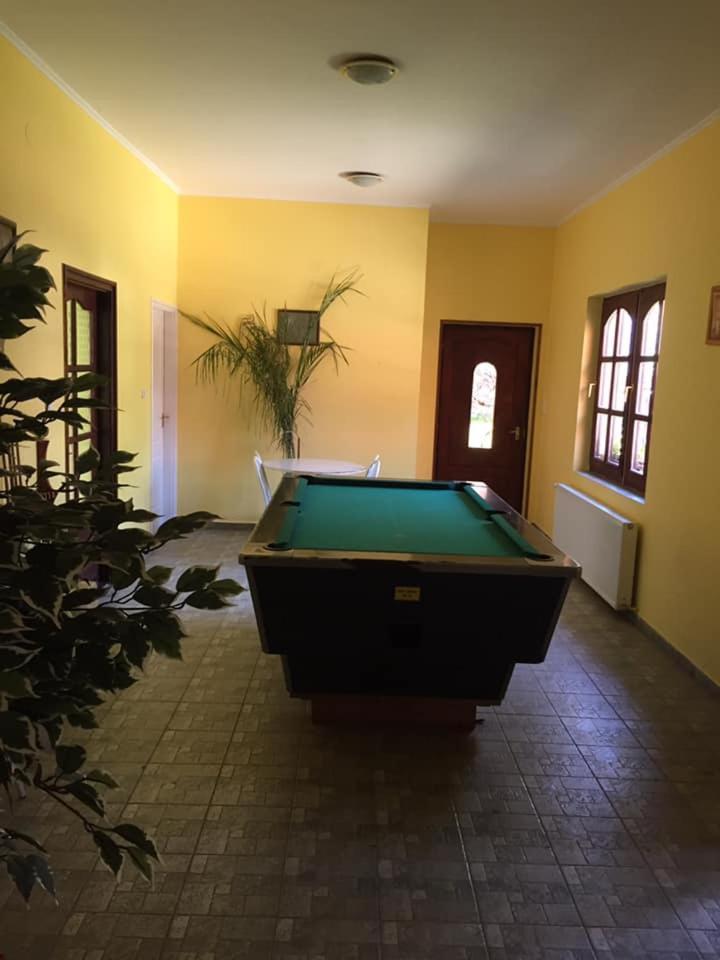 Hubertus Vendeghaz Hotel Parád Buitenkant foto